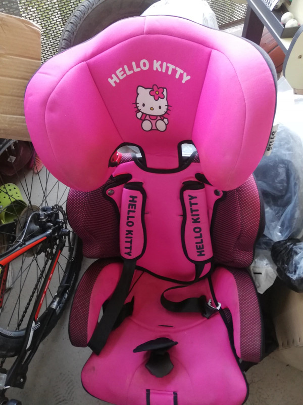 Siege auto hello shop kitty