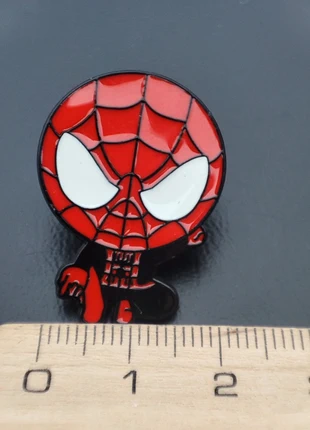 Pin’s super-héros rouge et bleu style Spider-Man chibi, brand: Fantaisie, condizioni: Nuovo senza cartellino, €1.99, €2.79 include la Protezione acquisti