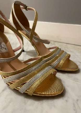 Escarpins à Talon Comme Il Faut dorés, merk: Comme Il Faut, staat: Heel goed, maat: 38, € 80,00, € 84,70 inclusief Kopersbescherming