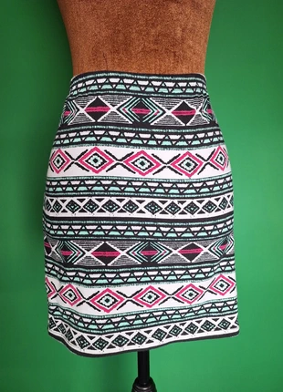 H&M Geometric Print Mini Skirt – Size S, merk: H&M, staat: Heel goed, maat: S / 36 / 8, € 5,00, € 5,95 inclusief Kopersbescherming