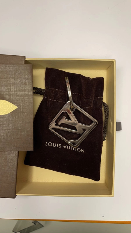 Portachiavi Louis Vuitton grigio. - Vinted