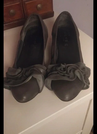 Ballerine in pelle grigia con fiocco – Eleganti e comode!, marca: Keys, estado: Muito bom, tamanho: 37, €6.00, €7.00 inclui Proteção do Comprador