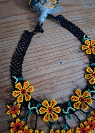Parrure collier de fleurs en perles accompagnés de c est boucle d'oreilles en perles fait main, merk: Fait Main, staat: Nieuw met prijskaartje, € 50,00, € 53,20 inclusief Kopersbescherming