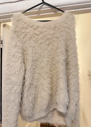 white fluffy jumper, brand: TU Woman, condition: Good, size: M / UK 12-14, £3.00, £3.85 includes Buyer Protection