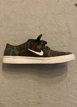 Nike camouflage chaussure sales