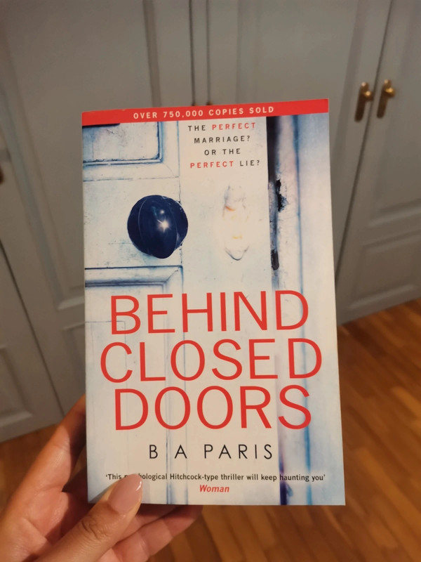 Livro BA Paris "Behind closed doors" 1