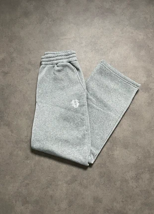 Bas de jogging gris logo brodé style streetwear y2k / Trackpant large Taille S, marque: y2k, état: Neuf sans étiquette, taille: S, 29,90 €, 32,10 € Protection acheteurs incluse