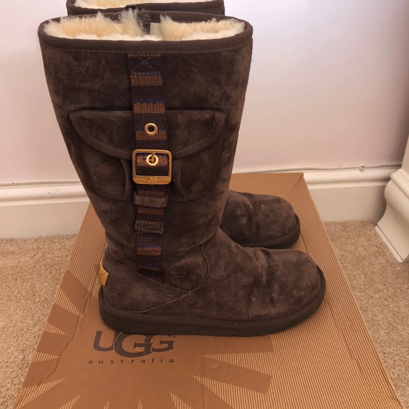 Size 4 deals ugg boots