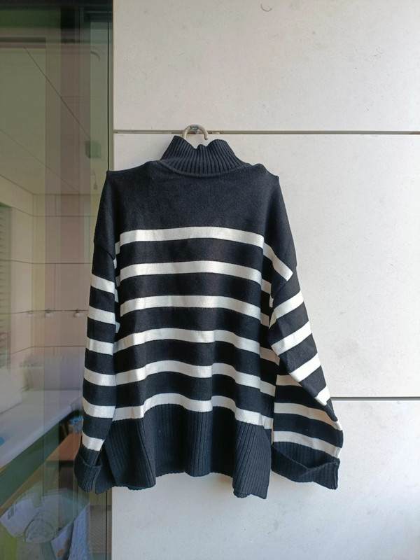 Black and white pullover