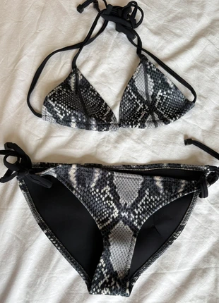 Maillot Triangl Serpent, marque: Triangl, état: Très bon état, taille: XS / 34 / 6, 23,00 €, 24,85 € Protection acheteurs incluse