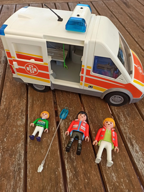 Ambulance Playmobil 6685