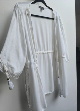 Tunique longue blanche – Liens devant & manches 3/4, merk: Primark, staat: Heel goed, maat: M / 38 / 10, € 4,00, € 4,90 inclusief Kopersbescherming