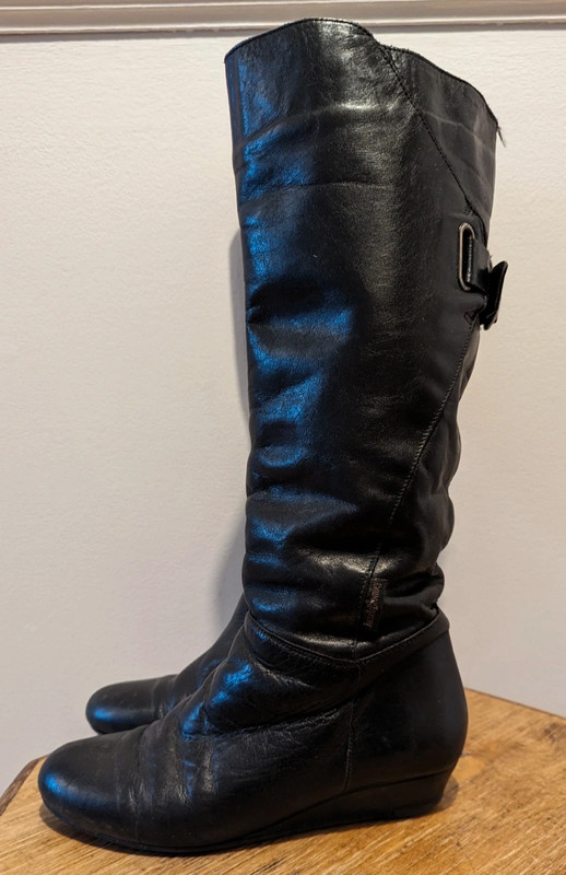 Black leather Russell and Bromley knee high boots | Vinted