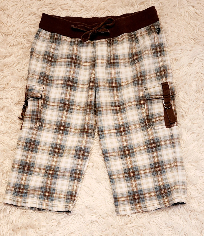 Womens plaid Capri pants,very good condition, medium 1