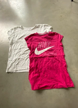 2 mooie nike t-shirts 1 roze en 1 wit maat 140-152 , marque: Nike, état: Bon état, taille: 11 ans / 146 cm, 5,00 €, 5,95 € Protection acheteurs incluse