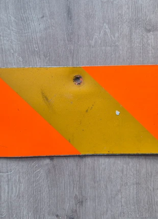 Mooie oranje-geel verkeersbord plaat voor in de mancave, staat: Heel goed, € 5,00, € 5,95 inclusief Kopersbescherming