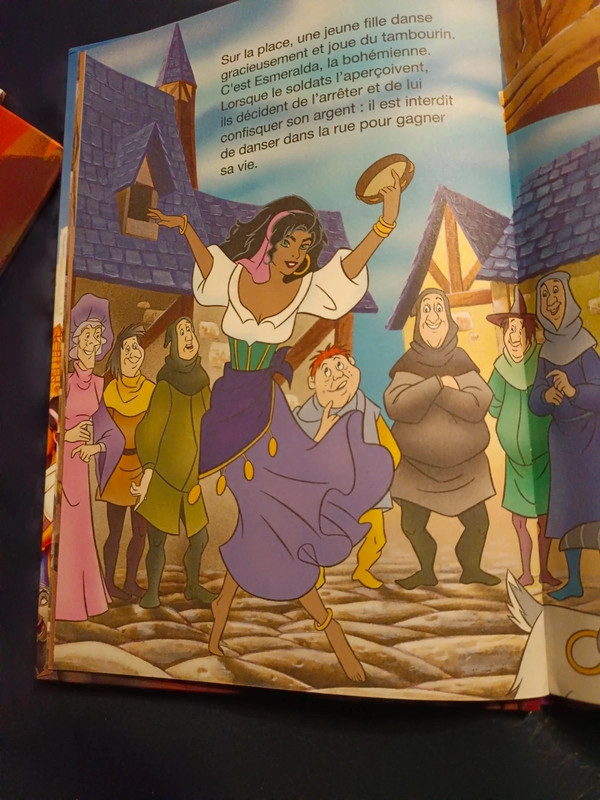 Livre Disney "le bossu de notre dame" 4