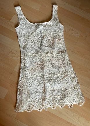 Vestido tirante elegante de encaje, marca: Bershka, estado: Nuevo sin etiquetas, tamaño: S / 36 / 8, 25,00 €, 26,95 € Protección al comprador incluida