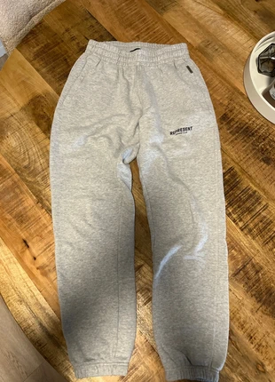 Represent joggingbroek, marque: REPRESENT, état: Neuf sans étiquette, taille: S, 45,00 €, 47,95 € Protection acheteurs incluse