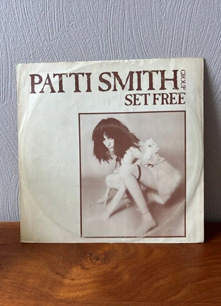 1 vinyle 33t patti smith Group set free, estado: Bueno, 7,00 €, 8,05 € Protección al comprador incluida