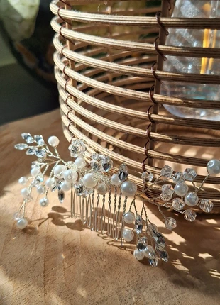 🌾 superbe pince peigne à cheveux argenté fleurs et perles. Cérémonie mariage, staat: Heel goed, € 8,00, € 9,10 inclusief Kopersbescherming Pro
