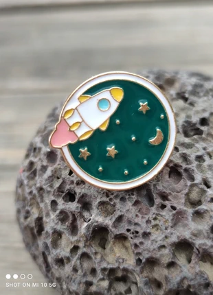Pin's Fusée to The Moon, marque: Moon, état: Très bon état, 3,50 €, 4,38 € Protection acheteurs incluse
