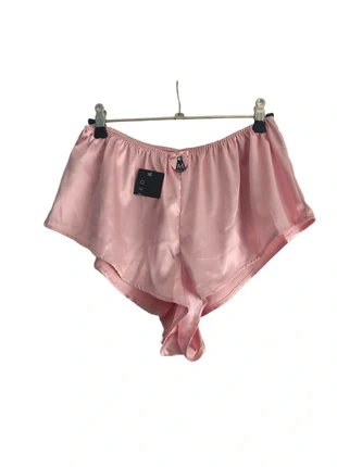 Seidige Pyjama-Shorts in Rosé | Neu mit Etikett | Größe M, marke: CENSORED, zustand: Neu, mit Etikett, größe: M / 38 / 10, 3,00 €, 3,85 € inklusive Vinted-Käuferschutz