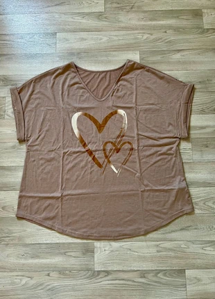 T-shirt col V avec imprimé cœur, brand: Shein, condition: New without tags, size: XXXL / 46 / 18, €5.00, €5.95 includes Buyer Protection