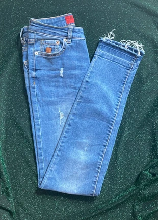 Jeans skinny elasticizzato a vita alta, merk: Jennyfer, staat: Heel goed, maat: XS / 34 / 6, € 5,00, € 5,95 inclusief Kopersbescherming