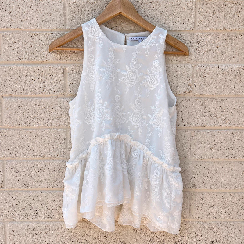 White tank top with embroidered roses 1