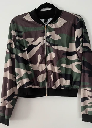 Blouson femme imprimé camouflage-TailleM-stylé et tendance, staat: Heel goed, maat: M / 38 / 10, € 5,00, € 5,95 inclusief Kopersbescherming