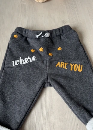 Pantalon gris - 6 mois, brand: Kiabi, condizioni: Ottime, taglia: 3-6 mesi / 62 cm, €2.50, €3.33 include la Protezione acquisti