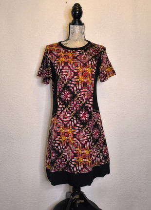 Short-sleeved dress with floral print, marque: arruda lucky charm, état: Très bon état, taille: XL / 42 / 14, 12,00 €, 13,30 € Protection acheteurs incluse