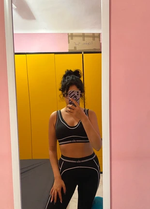 Alo set, brand: Alo Yoga, condizioni: Nuovo con cartellino, taglia: M / IT 42 / EU 38, €95.00, €100.45 include la Protezione acquisti