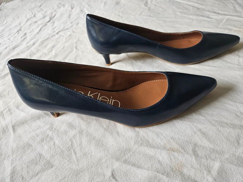 Calvin Klein Women's Gabrianna Pump, Navy Leather, 7.5 4