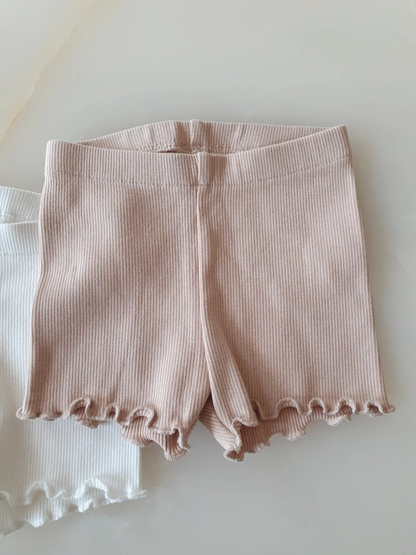 2 shorts H&M nude et blanc neuf taille 4-6mois 2