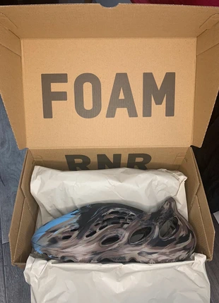 Yeezy Foam RNR, marque: Yeezy, état: Neuf avec étiquette, taille: 44,5, 120,00 €, 126,70 € Protection acheteurs incluse