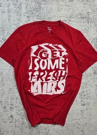 👕 T-shirt Nike Rouge "Get Some Fresh Airs" S (36-38 FR), marke: Nike, zustand: Sehr gut, größe: S, 19,99 €, 21,69 € beinhaltet Vinted-Käuferschutz Pro