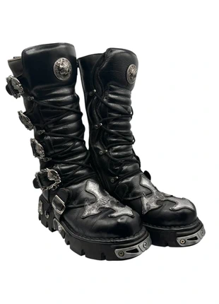 Vintage New Rock knee high cross boots Size 42, brand: New Rock, condizioni: Ottime, taglia: 42, €255.00, €268.45 include la Protezione acquisti Pro