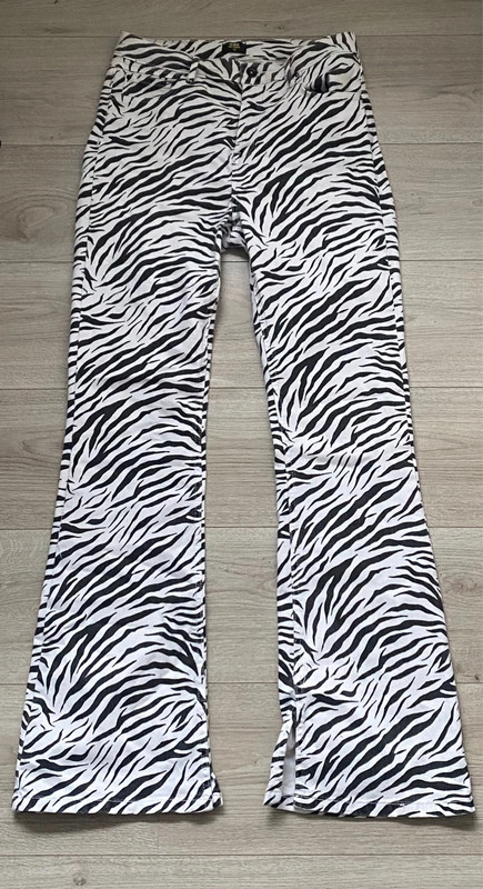 room verwijzen Discreet Zebra broek met flair - Vinted
