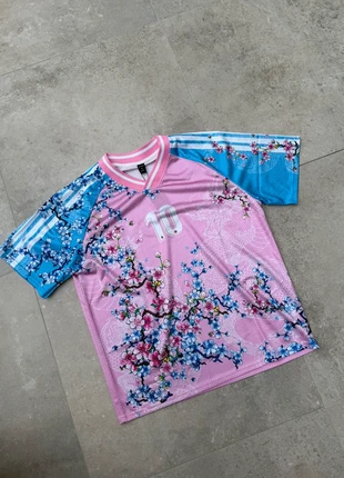 maillot t-shirt numéro 10 fleurs rose et bleu - 2000’s, marca: Aesthetic, estado: Nuevo sin etiquetas, tamaño: M, 25,00 €, 26,95 € Protección al comprador incluida