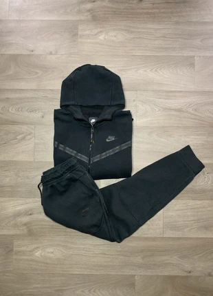 Ensemble Nike Tech Noir – Taille M – Excellent état, brand: Nike, condition: Very good, size: M, €70.00, €74.20 includes Buyer Protection