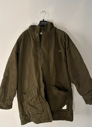 Blouson hiver Nike L chaud hiver, marke: Nike, zustand: Sehr gut, größe: L, 48,00 €, 51,10 € inklusive Vinted-Käuferschutz