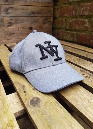 Casquette NY, merk: New York & Company, staat: Goed, € 5,00, € 5,95 inclusief Kopersbescherming