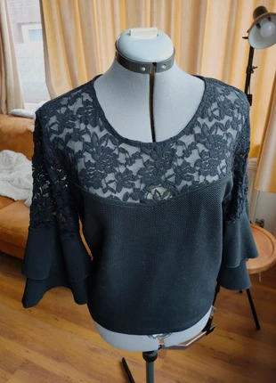 Black lace top from Japan, merk: Lolita, staat: Goed, maat: L / 40 / 12, € 4,00, € 4,90 inclusief Kopersbescherming