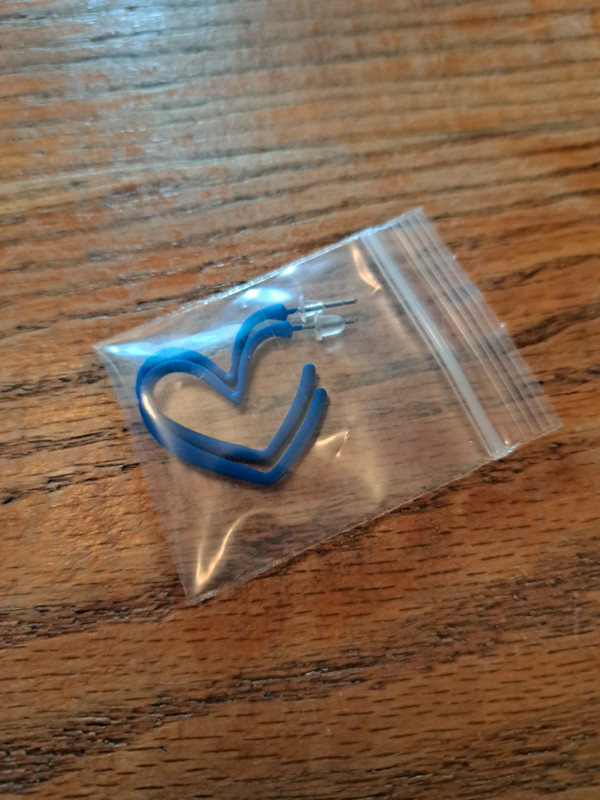 Blue heart hoop earrings 3