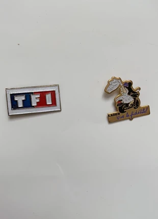 2 pins vintage , merk: Vintage, staat: Heel goed, € 2,00, € 2,80 inclusief Kopersbescherming