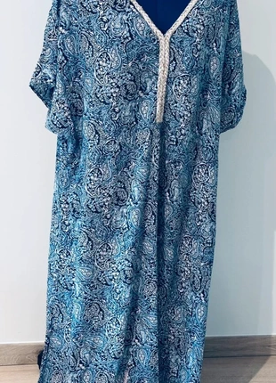 Robe longue bleue à motifs cachemire avec bordure tressée – Grain de Malice – Taille 48, marque: Grain de Malice, état: Très bon état, taille: 4XL / 48 / 20, 14,00 €, 15,40 € Protection acheteurs (Pro) incluse