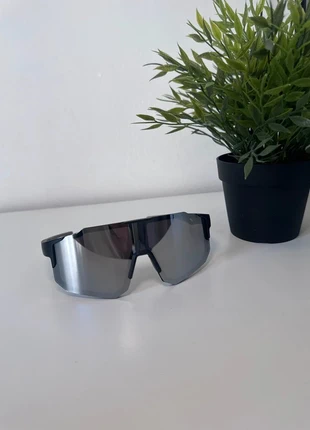 Lunettes de vitesse / Lunettes profilées, merk: Aesthetic, staat: Heel goed, € 10,50, € 11,73 inclusief Kopersbescherming