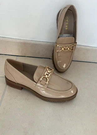 Mocassins GUESS femme – Neufs – Taille 36 ~ Beige verni avec détail doré, brand: GUESS, condizioni: Nuovo con cartellino, taglia: 36, €75.90, €80.40 include la Protezione acquisti